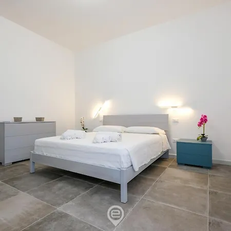 Blue Bay Apartment *